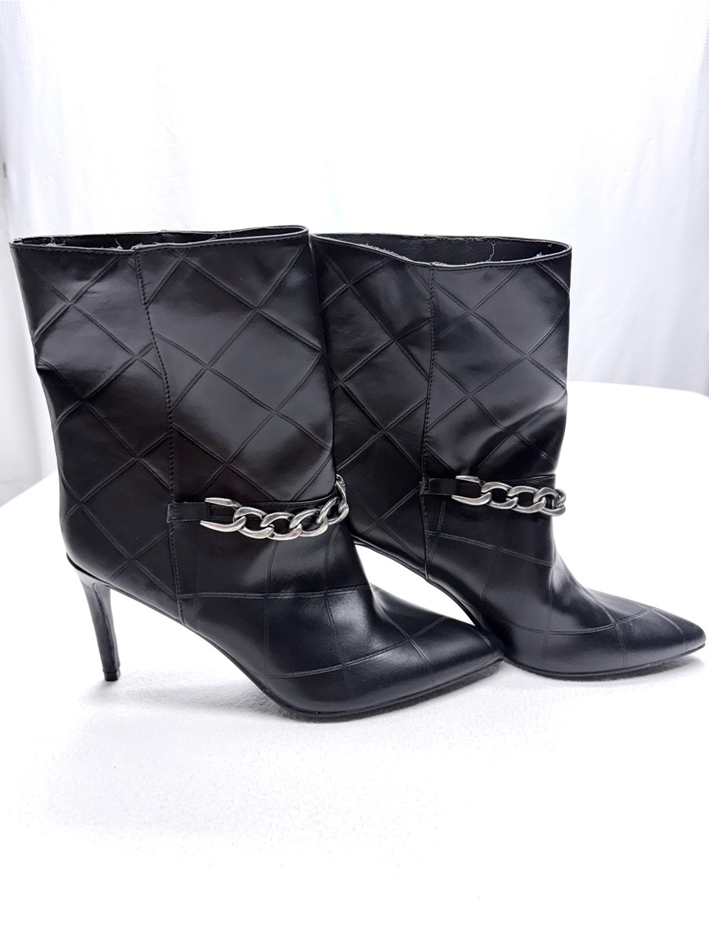 Chinese Laundry Elisha Booties Womens 8 Black Quilted Chain Stiletto NWOT